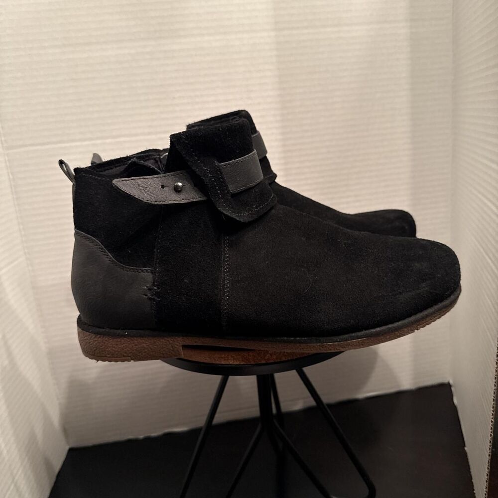 NWOT Bearpaw Women's Black Boots, Size 10